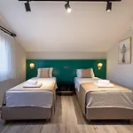 Calista 8 Kisilik Lueks Gezer Vila