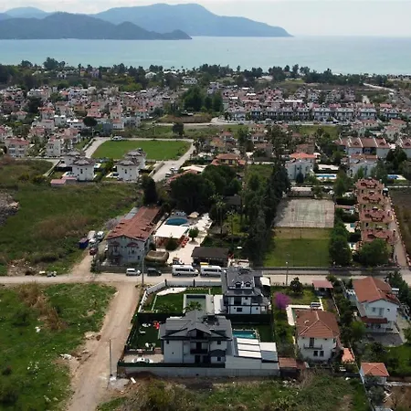 Calista 8 Kisilik Lueks Gezer Φετιγιέ