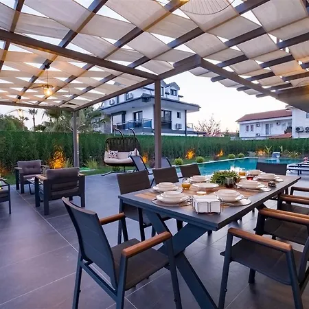 Calista 8 Kisilik Lueks Gezer Villa
